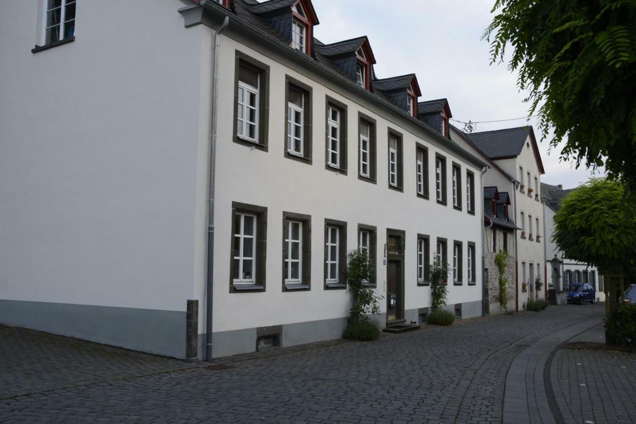 Stiftsherrenhaus Münstermaifeld Exteriér fotografie